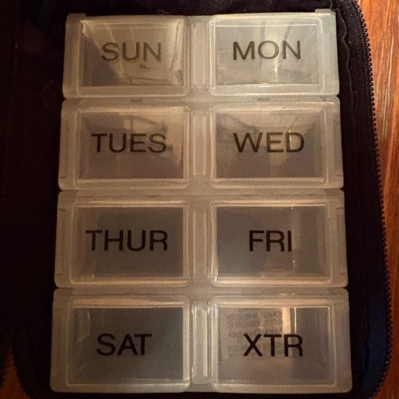 Vera Bradley Travel Pill Case Perennials Noir NWT - Picture 5 of 8